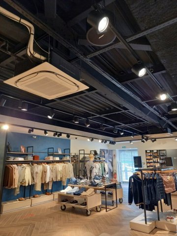 Remplacement d'éclairage "Cloche" par Rampe de spots Leds dans un magasin par électricien à Thonon / Margencel